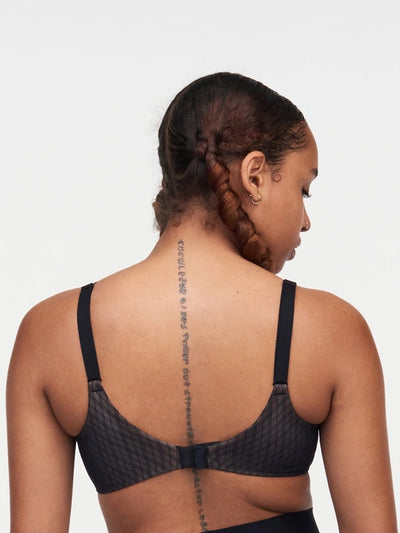 Chantelle Smooth lines covering spacer bra Black