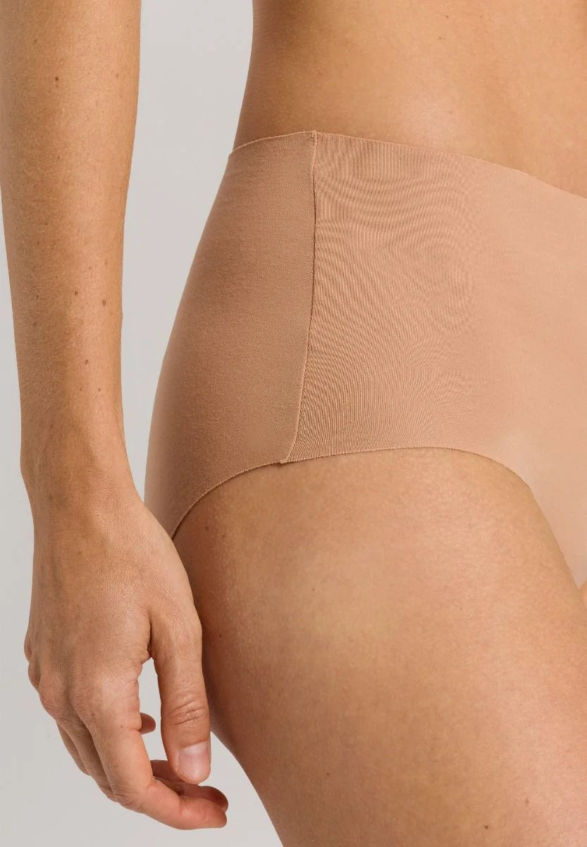 Hanro Invisible Cotton Full Brief Beige